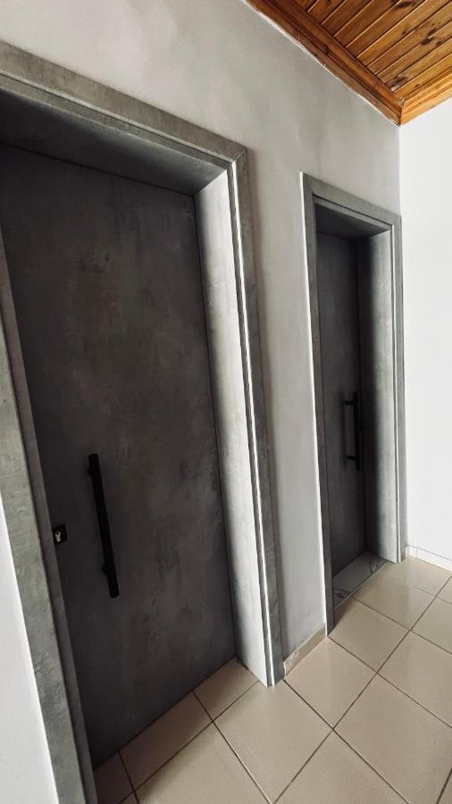 Thalistris Apartment